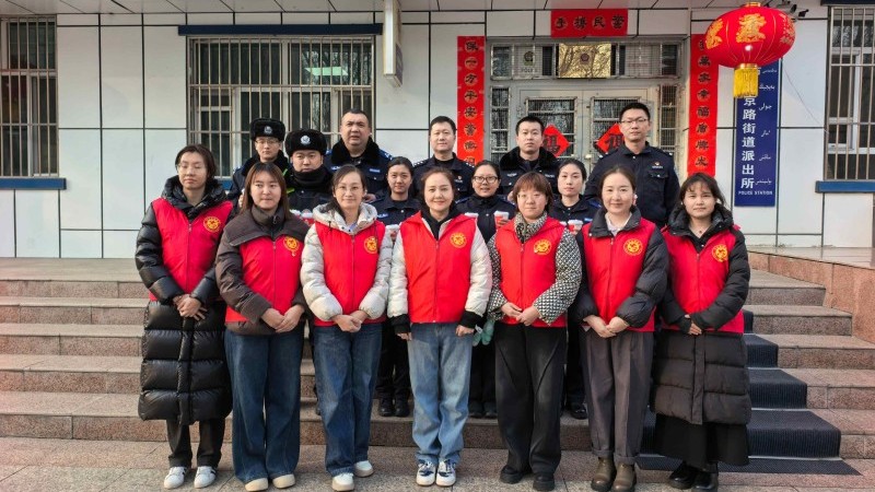 新疆奎屯市公安局开展学雷锋纪念日系列志愿服务活动
