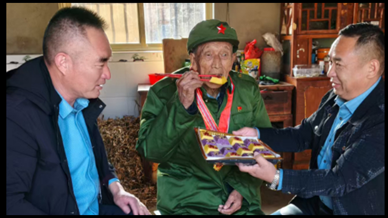 射阳县人大代表翟学俭：田间地头履职舞台