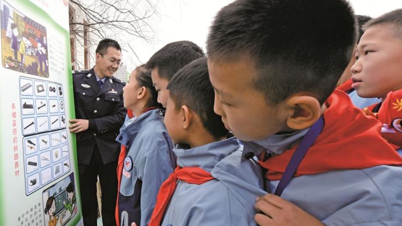 银川铁警进校园 携手师生筑平安