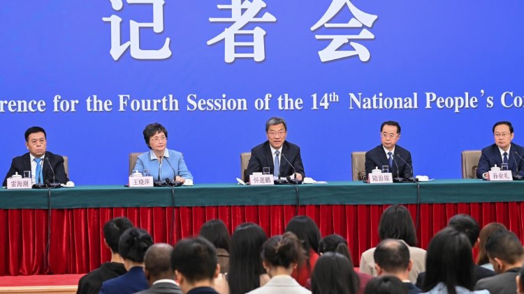 十四届全国人大四次会议举行民生主题记者会