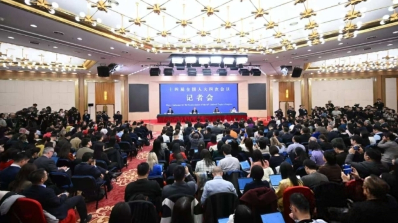 王毅：将继续优化人员往来政策，进一步释放免签红利