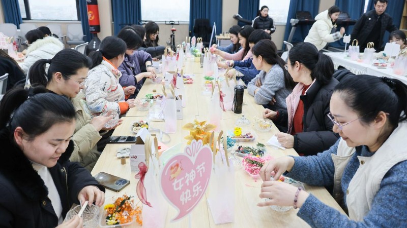 河南省南阳市方城县法院举办“三八”妇女节非遗手作主题活动