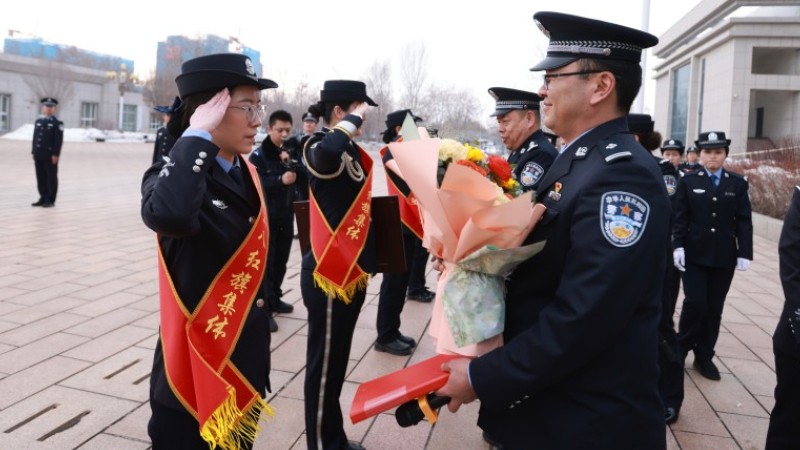 新疆奎屯市公安局情报指挥中心110报警服务台荣获“全国三八红旗集体”