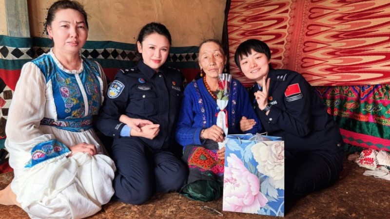 新疆克州西极边境小院里的妇女节：警民同心共绘民族团结同心圆