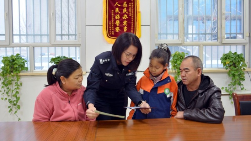 铿锵玫瑰绽基层 初心如磐映芳华——新疆库车市兴化街道党工委委员、经济技术开发区派出所所长李红伟