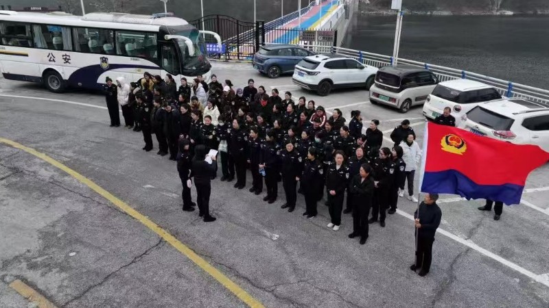 山城警花竞步春！河南省南阳市桐柏县公安局举行“三八”女警5公里健步走活动