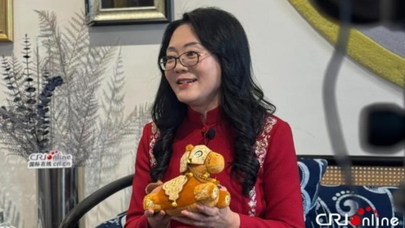 让少数民族绣娘一针一线织就幸福生活新蓝图