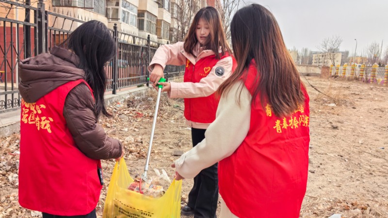 践行雷锋精神 彰显青春担当