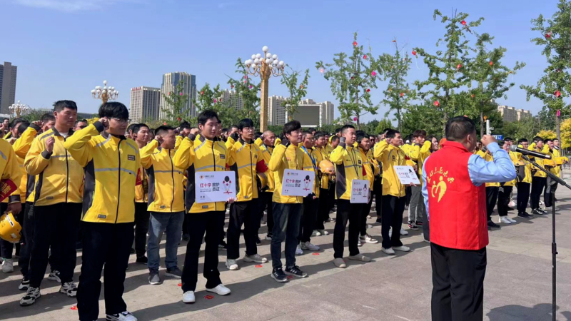 一群穿梭街巷的“红盾”，把“急救箱”带进了千家万户