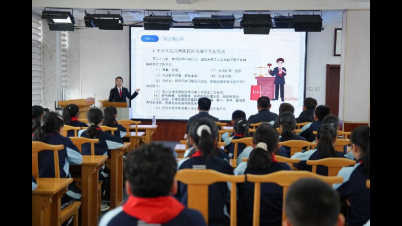 吉林省敦化市法院法治副校长进校园开讲“开学第一课”