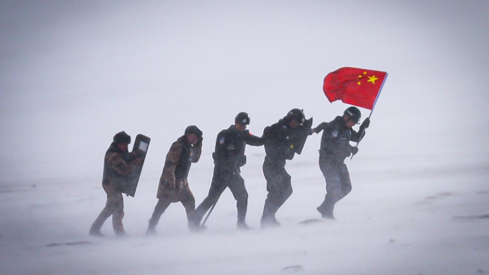 新疆克州：海拔5000米的风雪巡边路