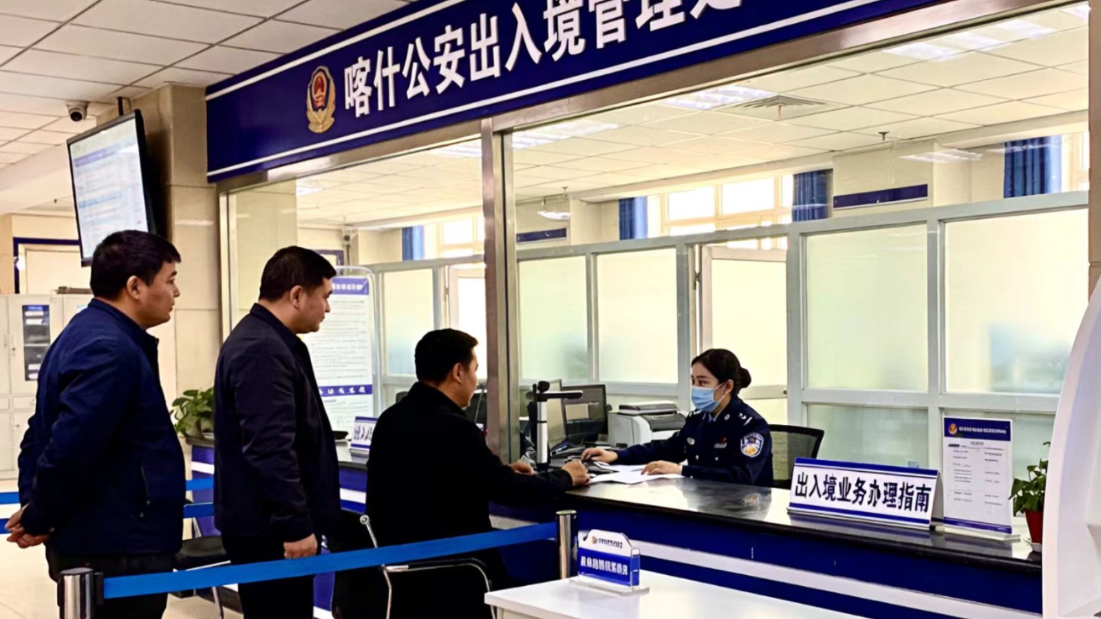 四个打造筑标杆！喀什公安出入境以“窗”为媒 绘就警民同心新图景