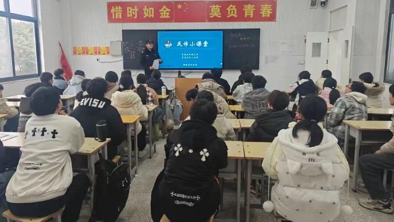 河南省南阳市桐柏县公安局：“一校一警”倾情上好“第一课”
