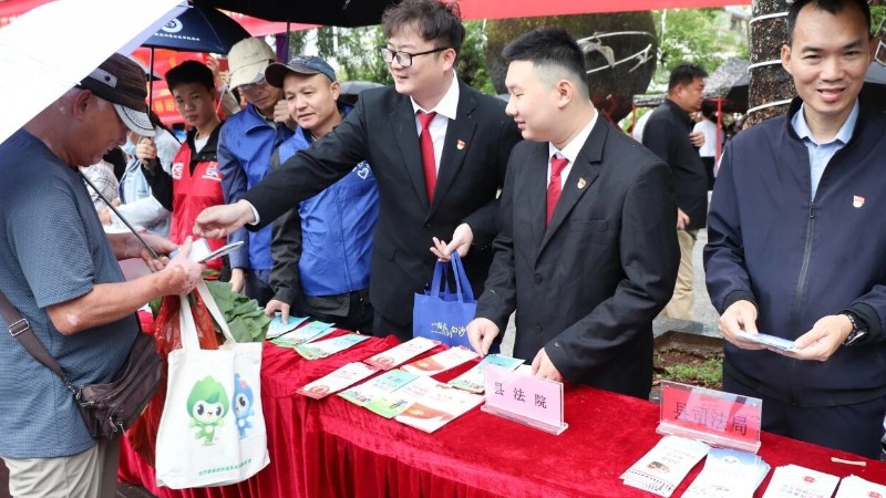 海南白沙法院：学雷锋普法惠民 党建引领护民生