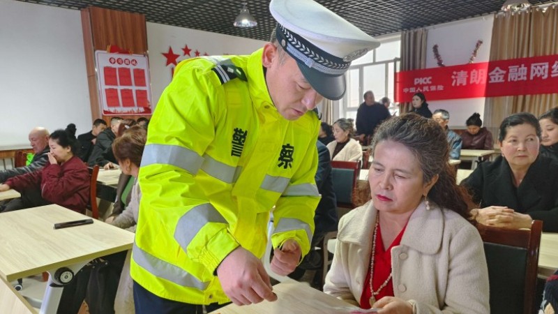 “游新疆平安行”暨“美丽乡村行”交通安全巡回宣讲活动在新疆伊宁市举行