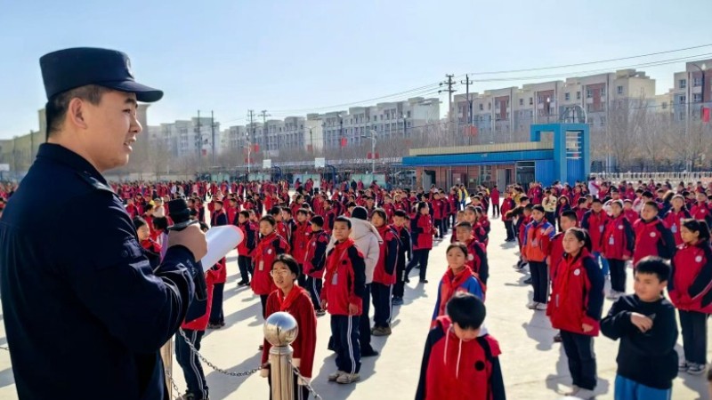 乌鲁木齐铁路公安局库尔勒公安处和硕站派出所上好铁路安全“开学第一课”