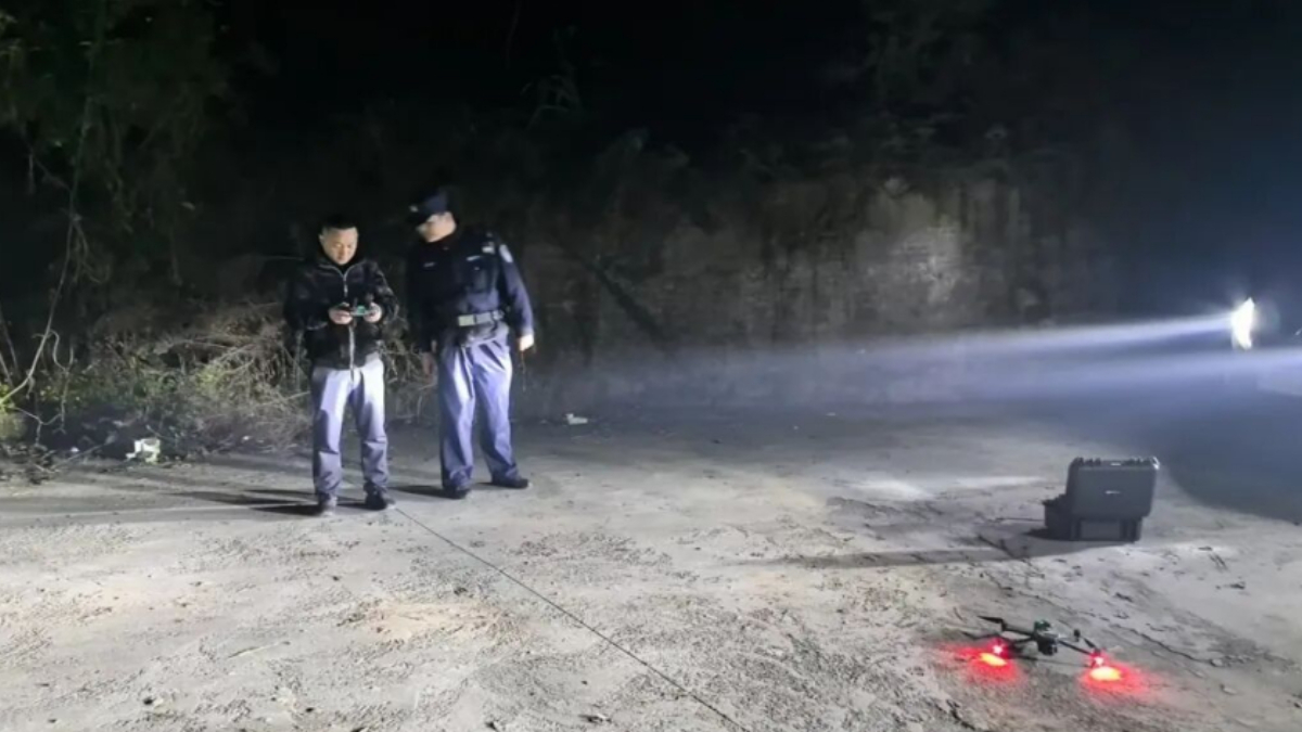 “警犬+无人机”空地协同，广安武胜公安深夜找回走失老人