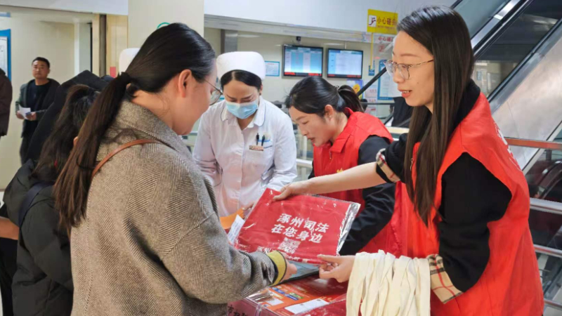 涿州多部门联动进产科 为女性送上法治“专属关爱”