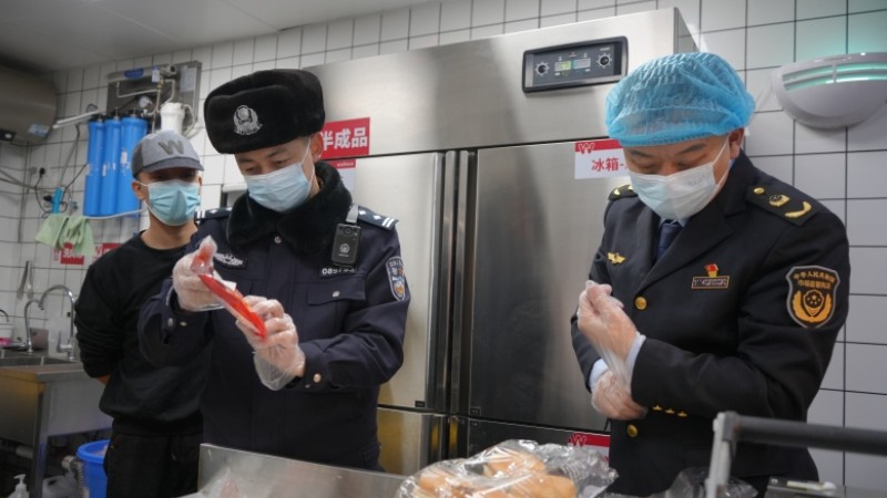 新疆布尔津县公安局联合市监局开展“3·15”消费者权益日系列活动