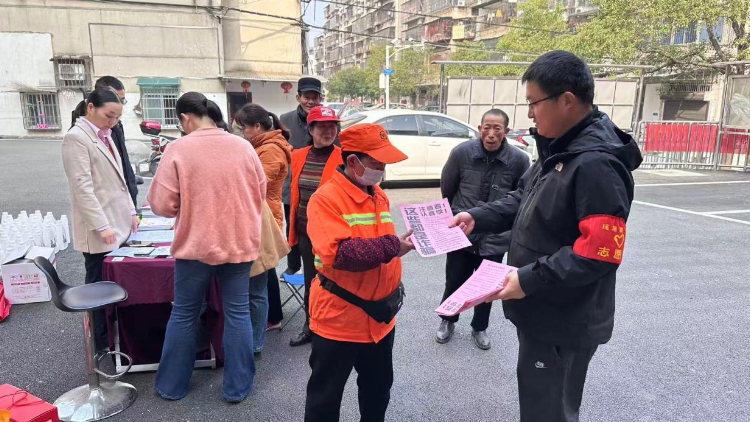 反诈宣传进社区，守护居民“钱袋子”