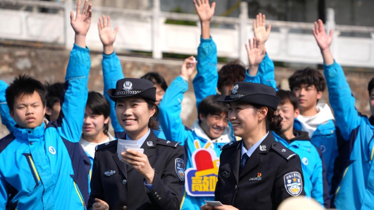 警暖校园护成长