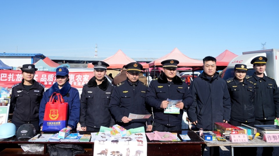 新疆霍城县公安局开展“3·15”消费维权活动宣传活动