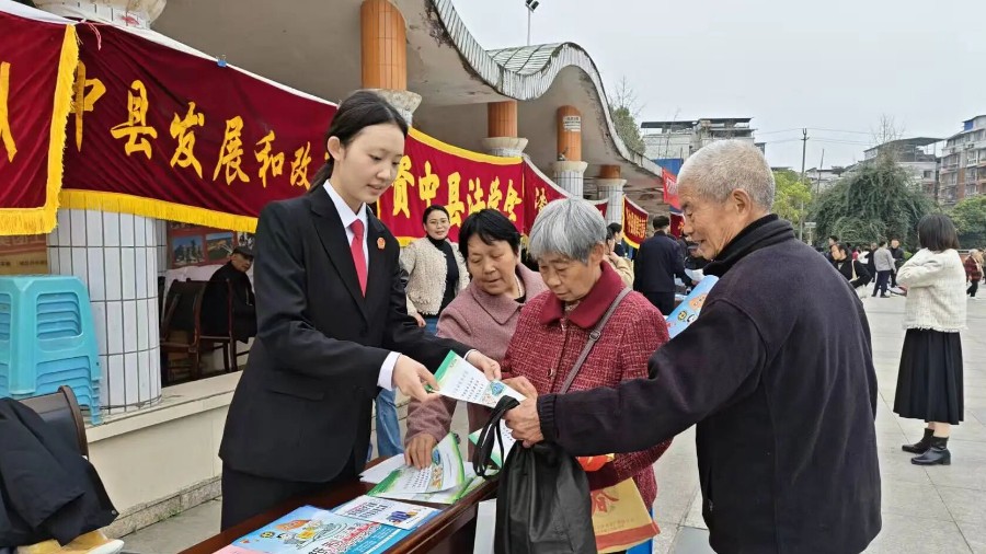 春风送法护消费 普法惠民筑和谐