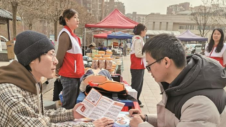 把法治课搬进公益集市