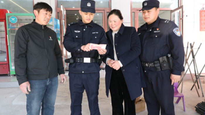 民警深入商户开展反假币宣传 守护群众“钱袋子”安全
