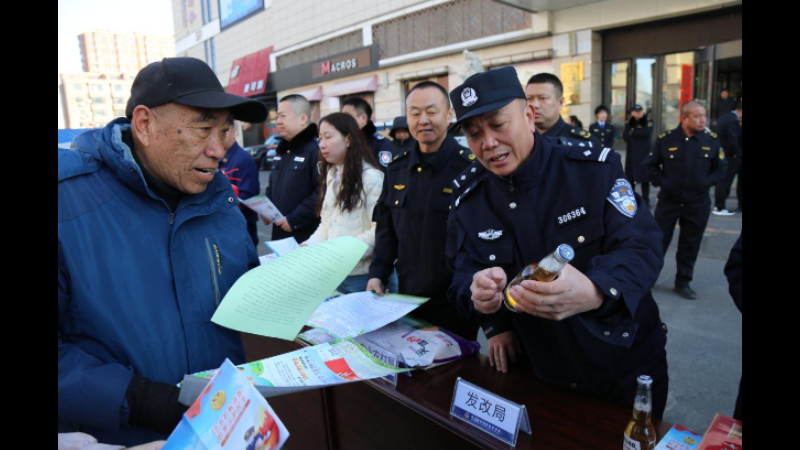 警民携手护权益 放心消费零距离——吉林双辽公安3·15消费安全宣传“花样”多