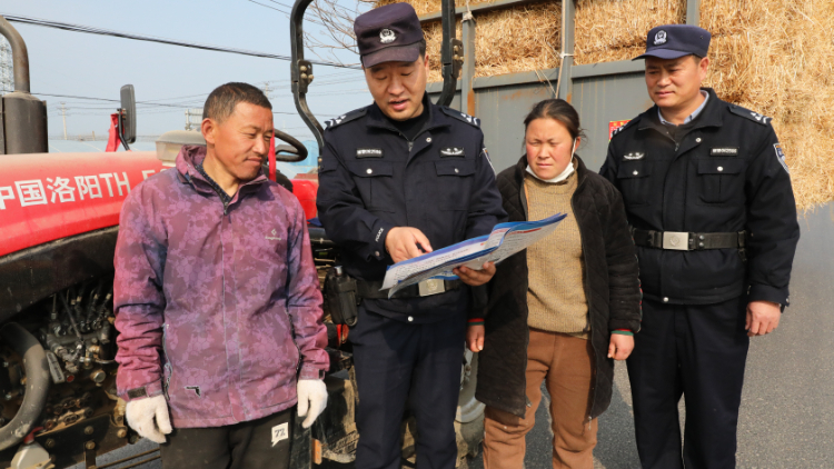 交通安全在路上 平安守护“不打烊”