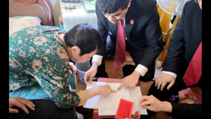 二十载牵挂终有应 吉林四平铁西法院法官登门为九旬老人解急难