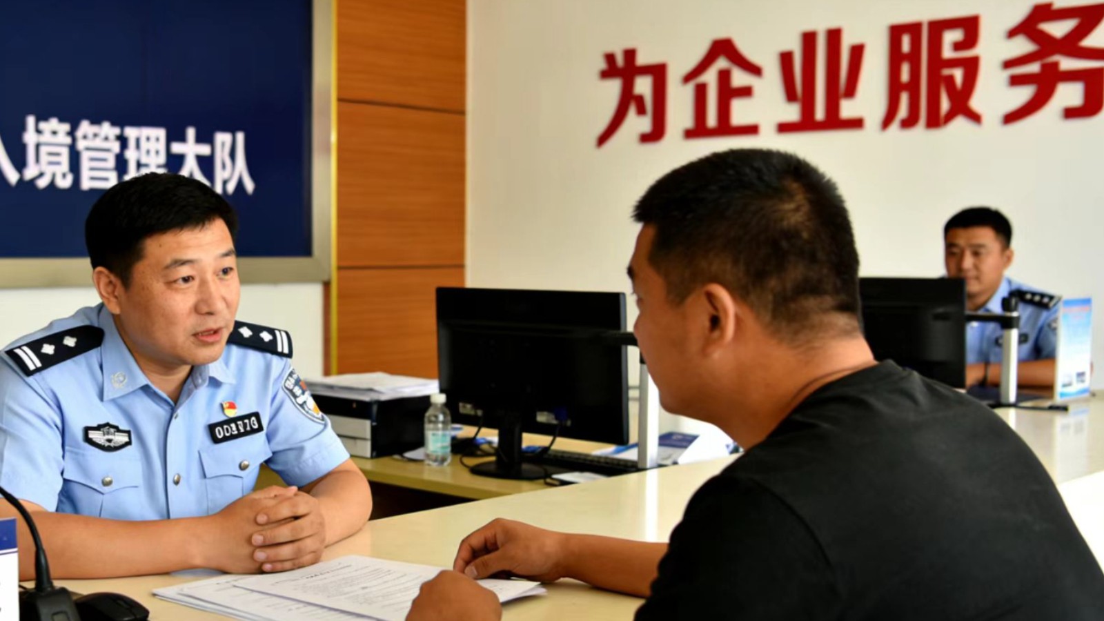 警企零距离！新疆岳普湖公安上门为企业排忧解难