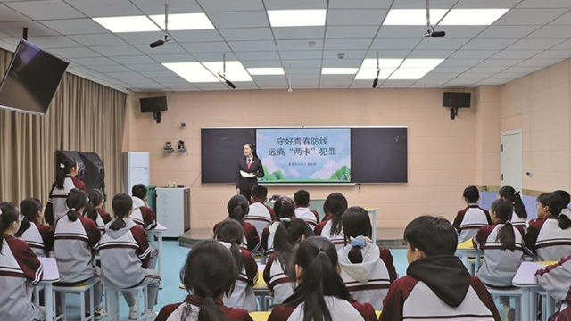 吴忠中院送法进校园