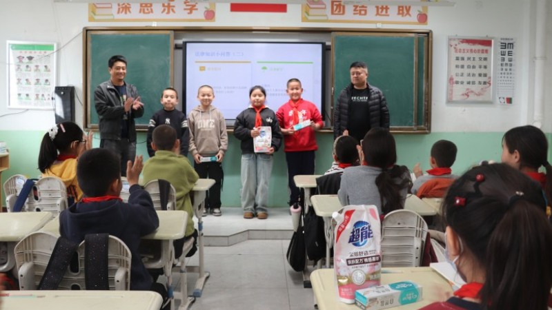 新疆霍尔果斯市兴城司法所：学法明礼润童心 守法护航伴成长