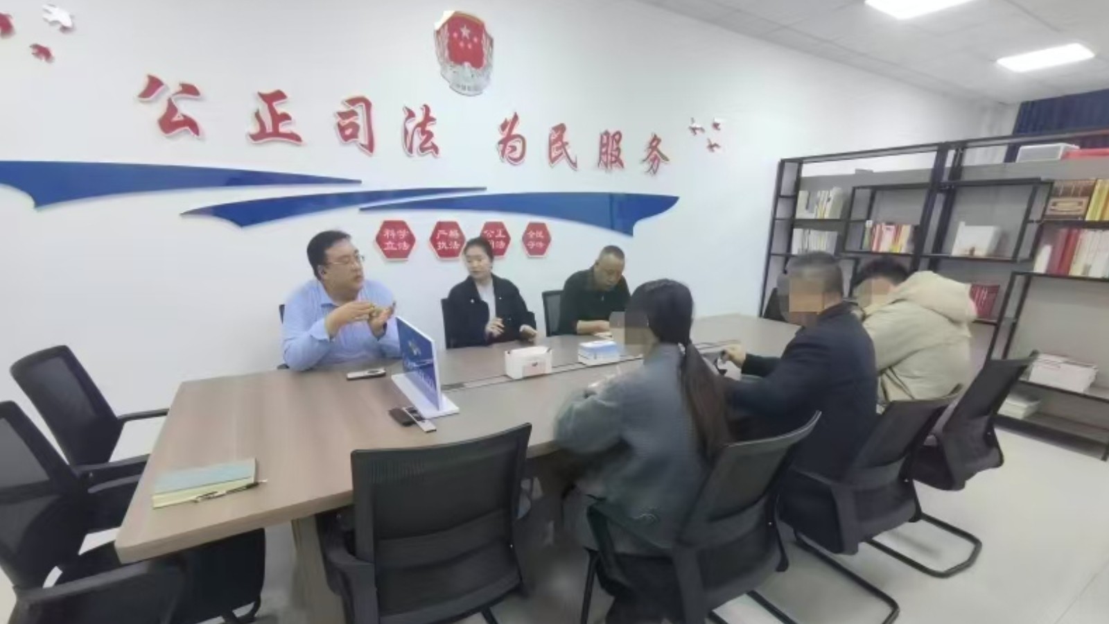 多方联动破解难题 柔性调解温暖人心 ——新疆胡杨河经开区成功化解12名员工合同纠纷纪实