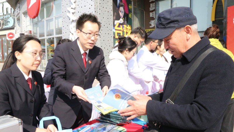 石家庄高新区人民检察院在天山海世界广场开展消费者权益保护主题法治宣传活动