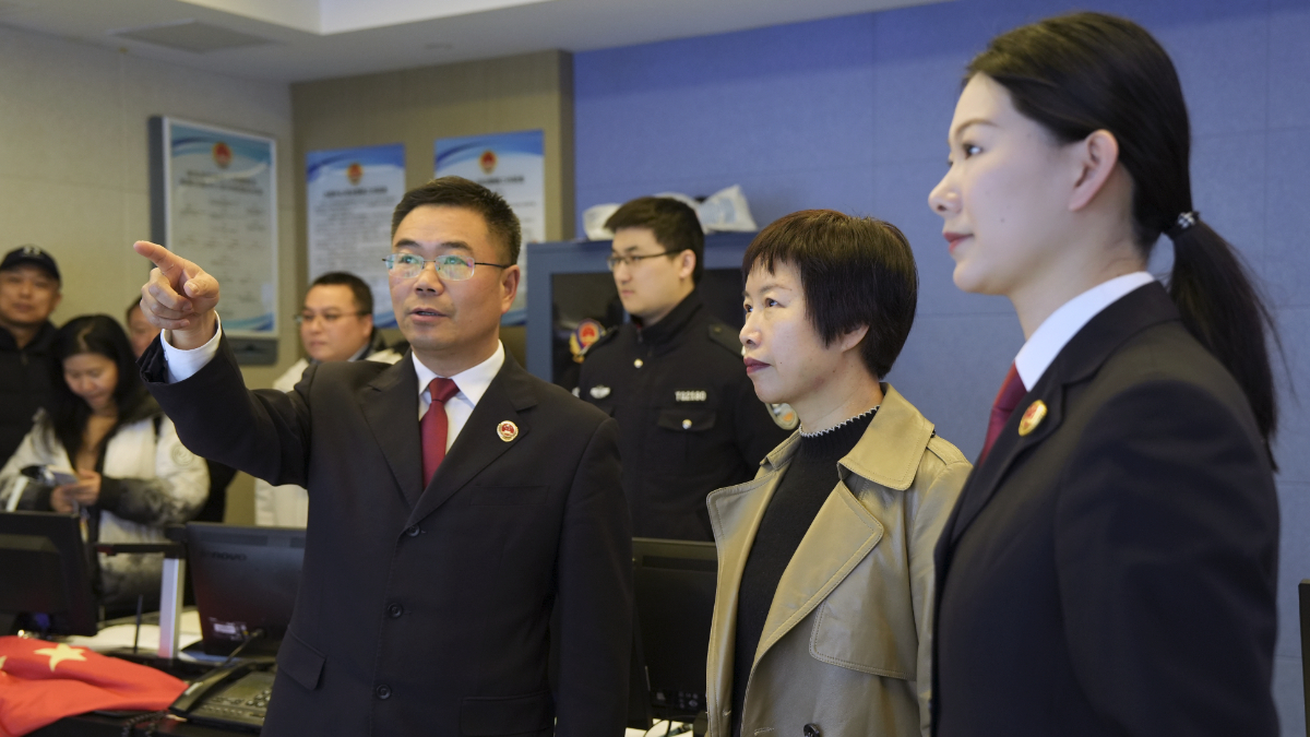 凝心聚力护营商 开门纳谏促公正