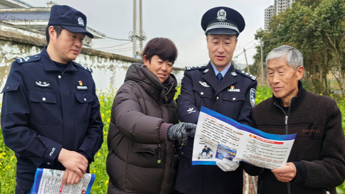经侦大队开展养老防诈专项宣传活动