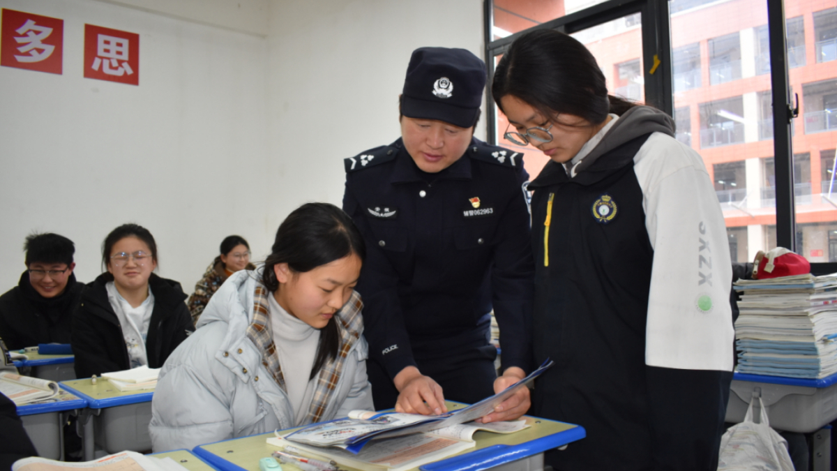 “警校联动”护航青少年健康成长