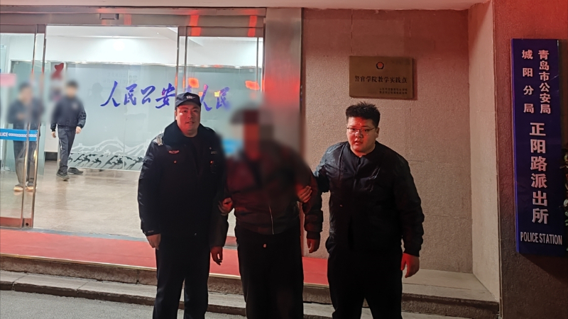 生死救援！青岛民警化身“夜跑路人”，一把拽回意欲轻生小伙