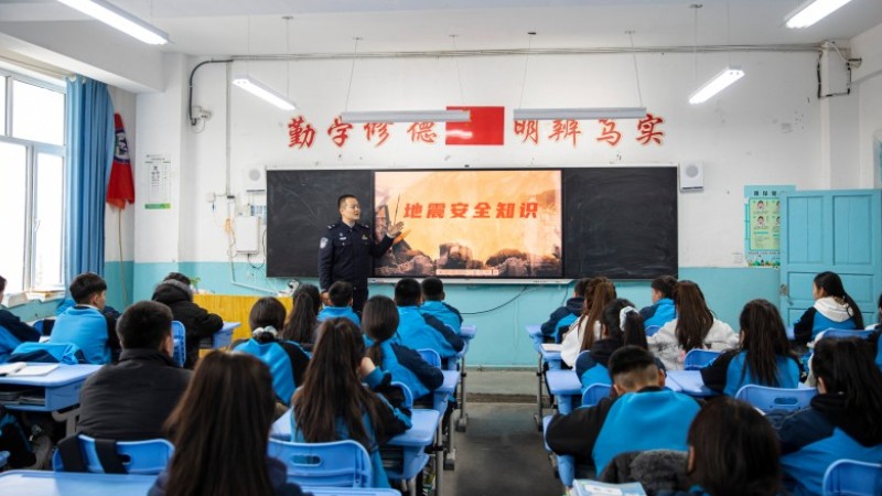 新疆伊犁边境管理支队海努克边境派出所：校警联动筑防线 防震演练护成长
