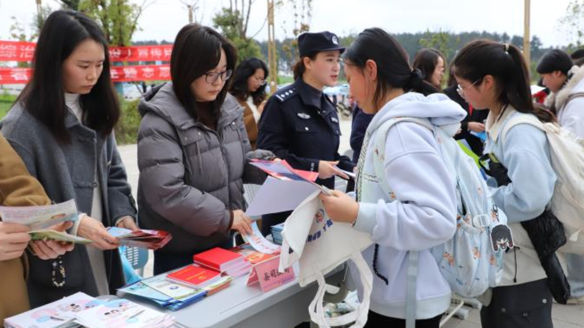 普法护成长 平安筑未来——广安武胜县司法局开展综治平安宣传月未成年人保护法治宣传