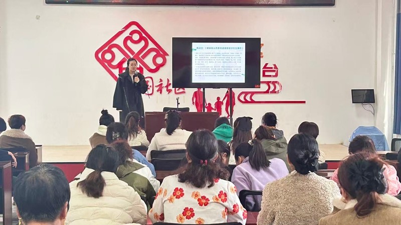 新疆生产建设兵团第七师胡杨河市一三〇团司法所：普法护春耕 服务暖民心