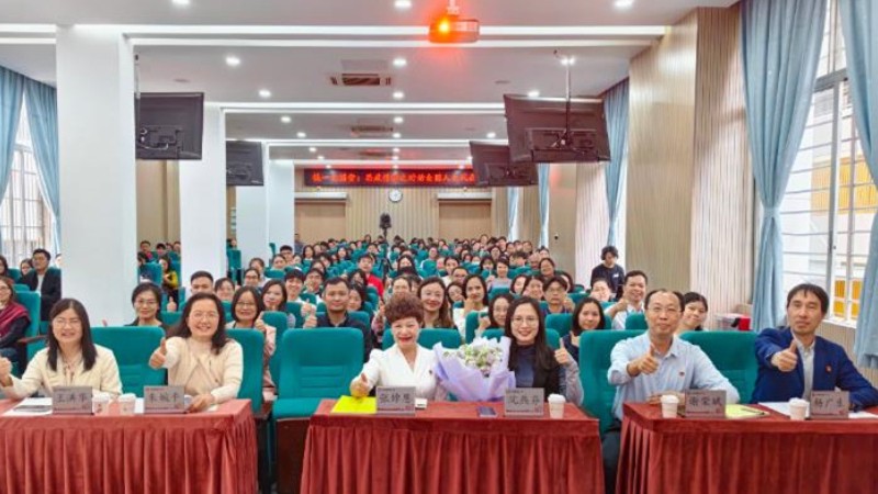 走新更入心！全国人大代表走进铁一小学思政课堂