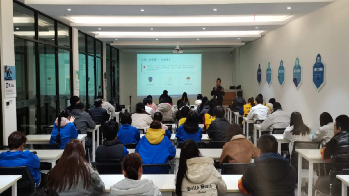 广安经开区公安分局奎阁派出所：反诈宣传进企业  筑牢防线护平安