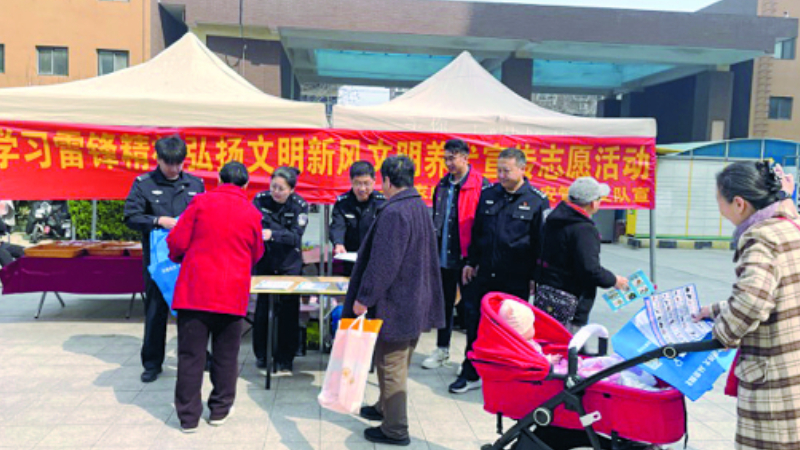 警民携手宣传文明养犬 筑牢平安文明防线