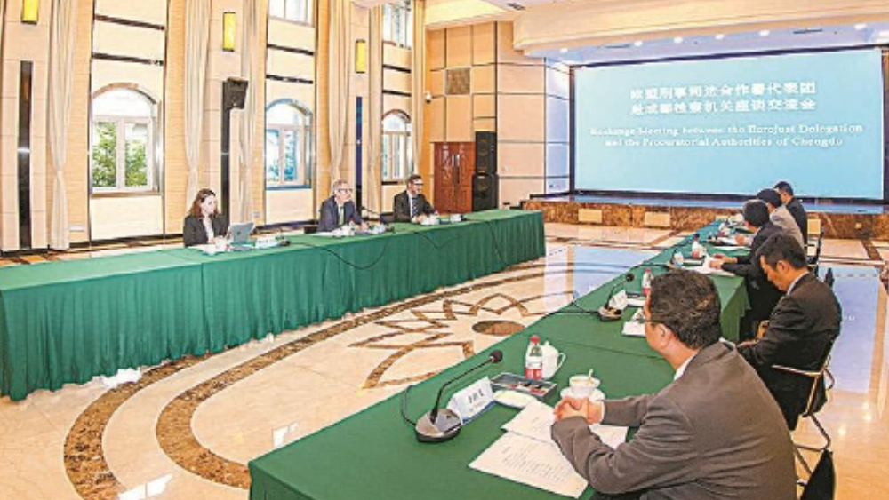 以法为桥 “蓉”通世界