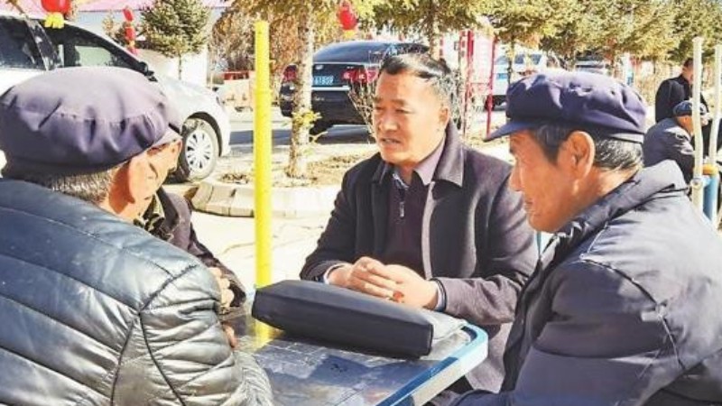 全国人大代表董建新——当好桥梁纽带 推动惠民政策落地生根