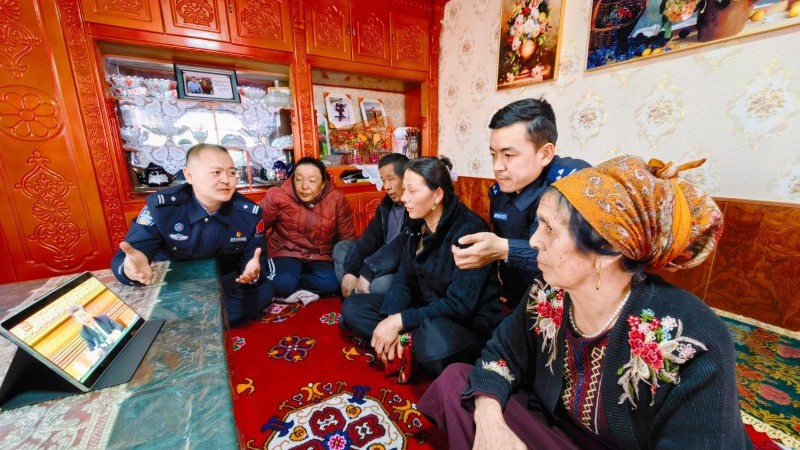 新疆伊犁边境管理支队海努克边境派出所深入辖区宣讲全国两会精神 让政策春风润民心